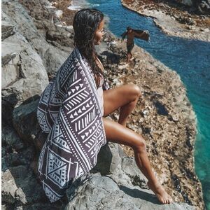 RHB Hawaii Black Tribal Microfiber Beach Towel / Sarong / Travel Blanket
